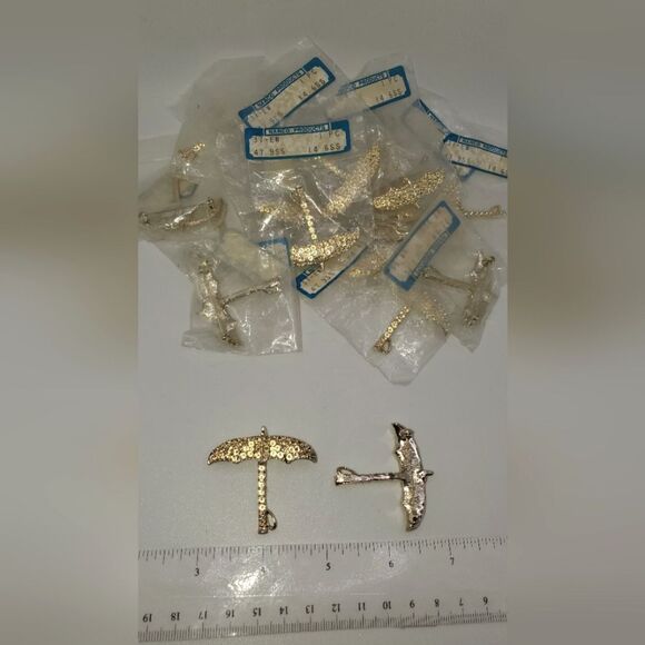 🟢3/$19🟢 2 x Gold Umbrella Brooches Pin Settings Blanks New Old Stock - Picture 8 of 8